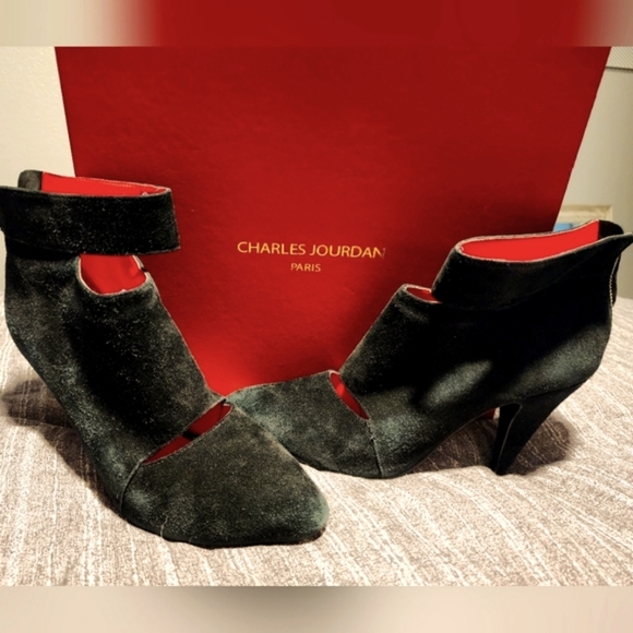 Charles Jourdan Cut-out Black Booties - Picture 1 of 15